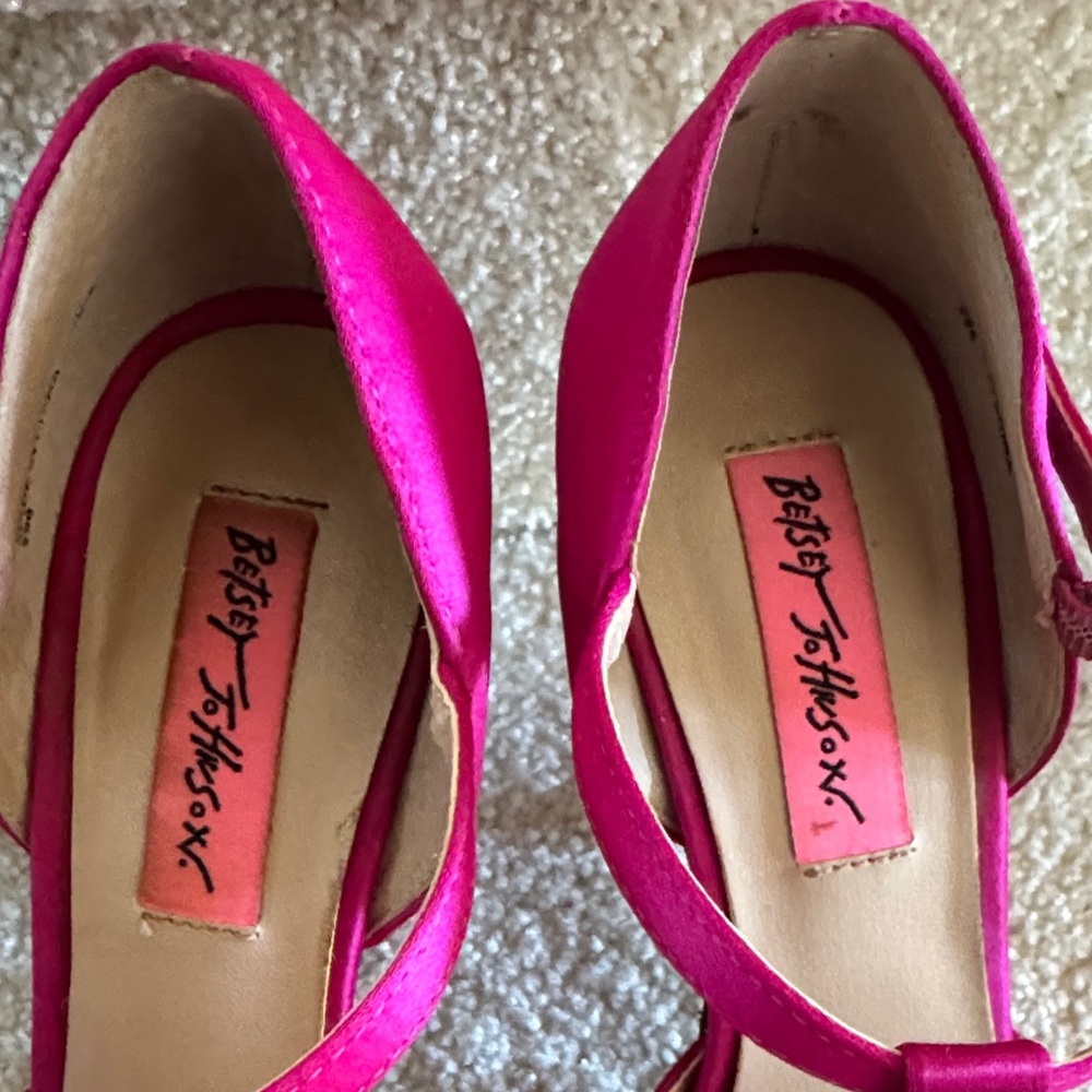 🎀 Pink Satin Candee T-Strap Bow Heels 🎀 - Picture 3 of 14